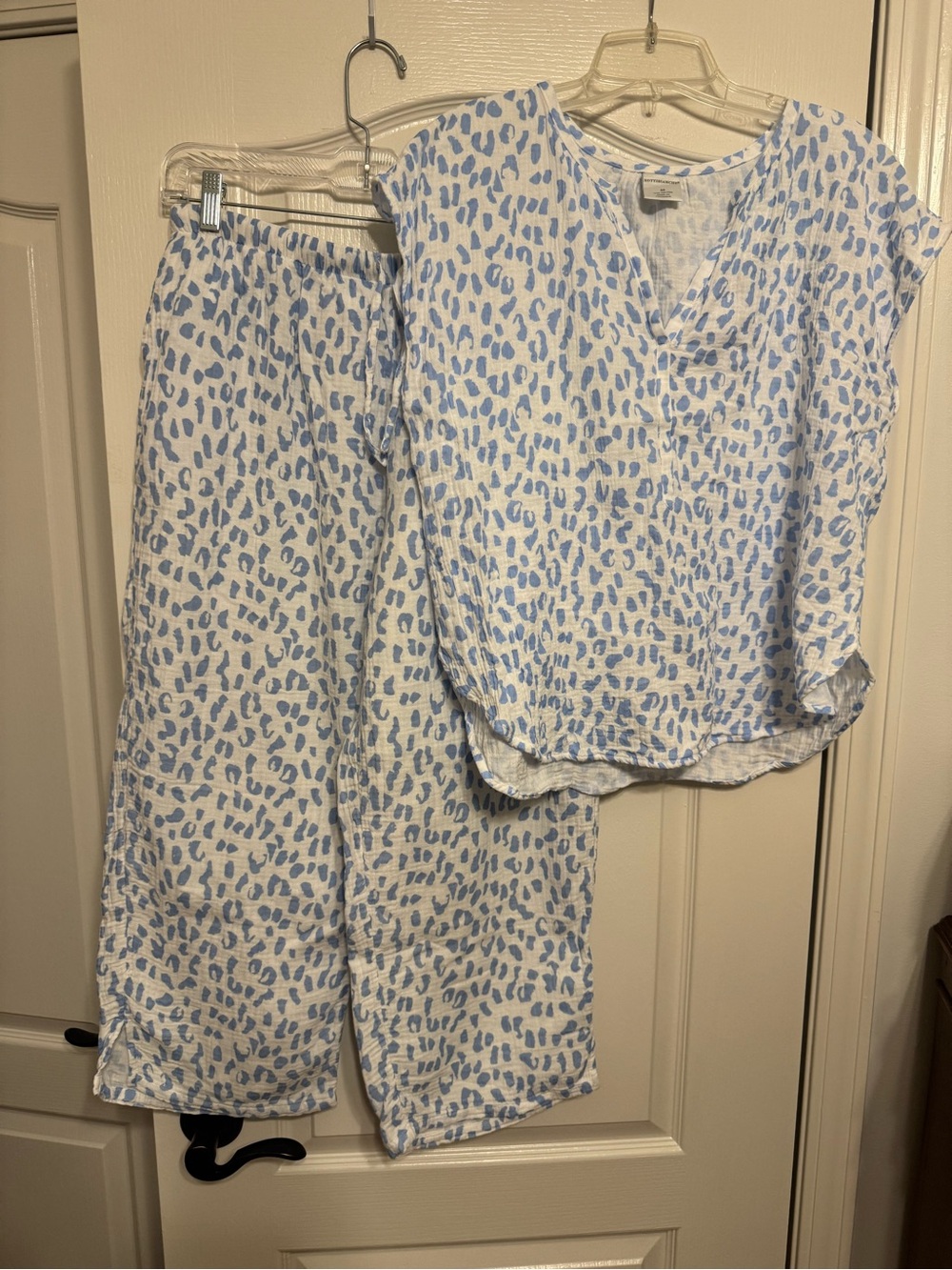 Ladies Blue & White Printed Pajama Set